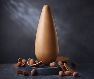 marksandspencer_VELIKONOCE23_cokoladove designove vejce ze svycarske blond cokolady_469Kc.jpg